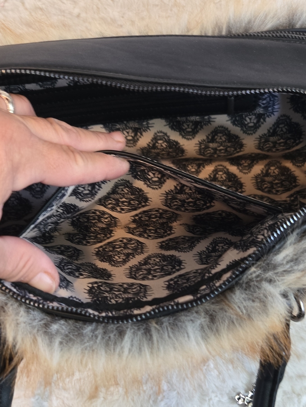 Ed Hardy Faux Fur Shoulder Bag in Tan/Black NWOT - Picture 8 of 10